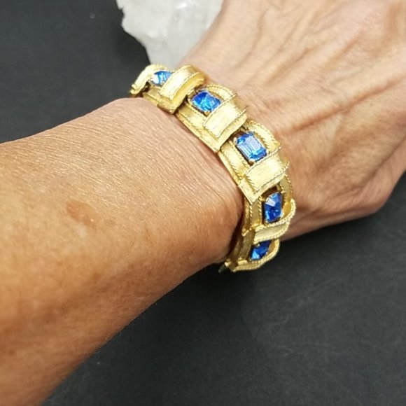Tailored Vintage Lisner Blue Rhinestone Bracelet - Picture 4 of 7